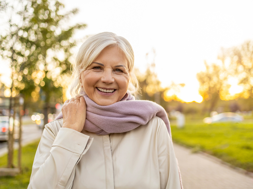 Benefits of implant-supported dentures over traditional dentures
